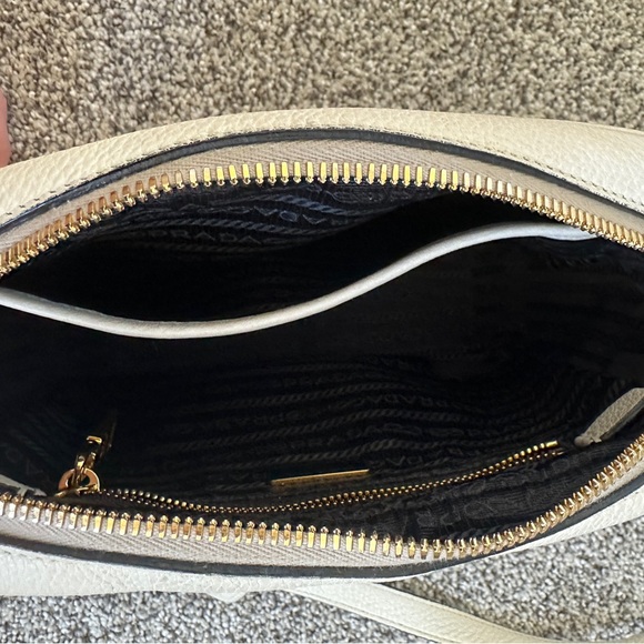 Prada leather crossbody bag - Picture 3 of 8